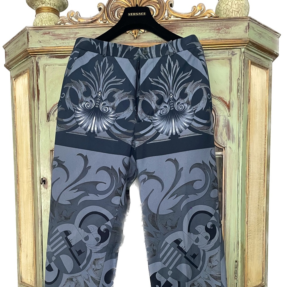 Gianni Versace collection fabulous pattern made in Italy 100% cotton- blue base